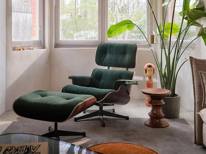 Lounge Chair by Charles & Ray Eames - 3