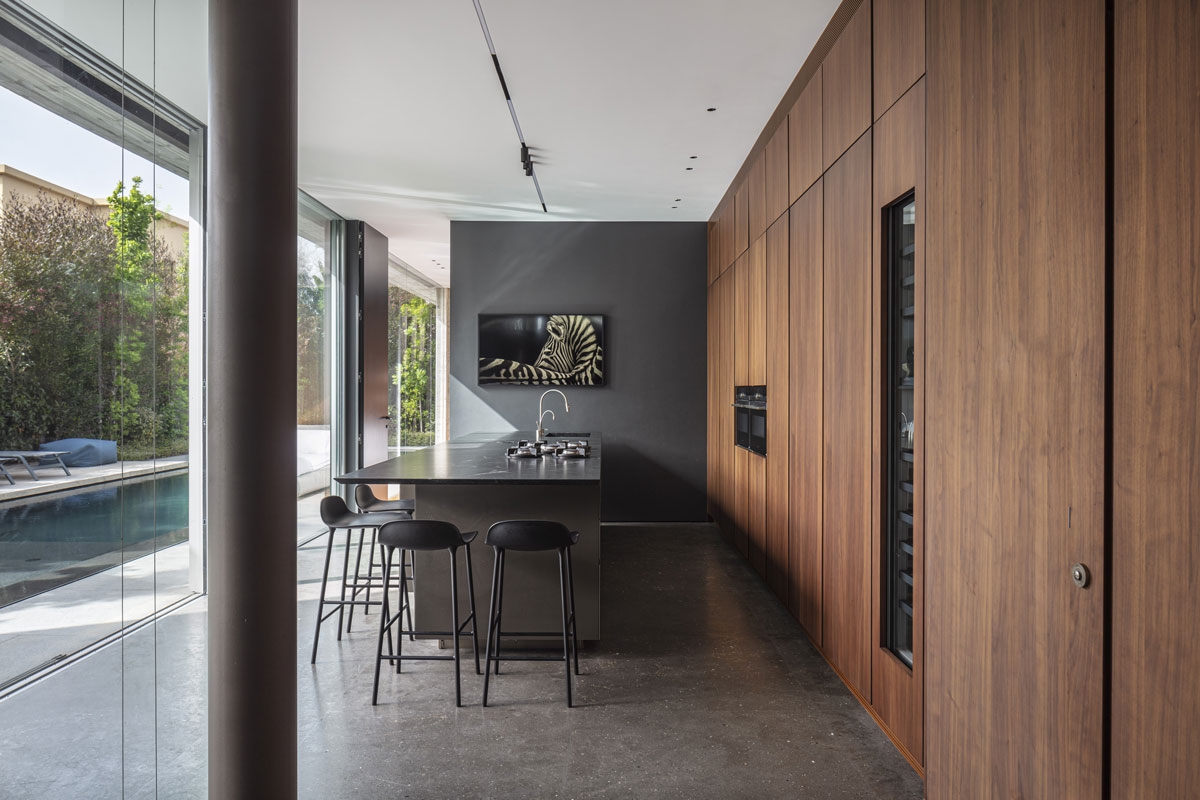 IV House