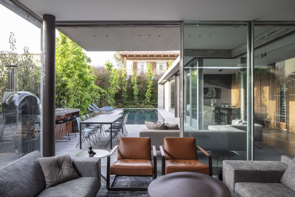 IV House