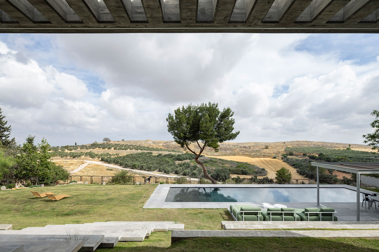 THE COUNTRYSIDE HOUSE