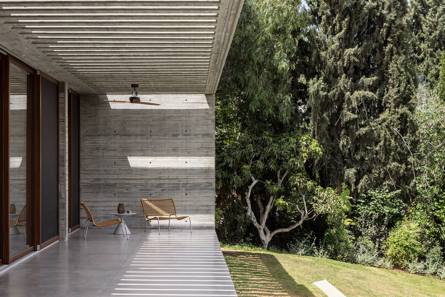 THE COUNTRYSIDE HOUSE
