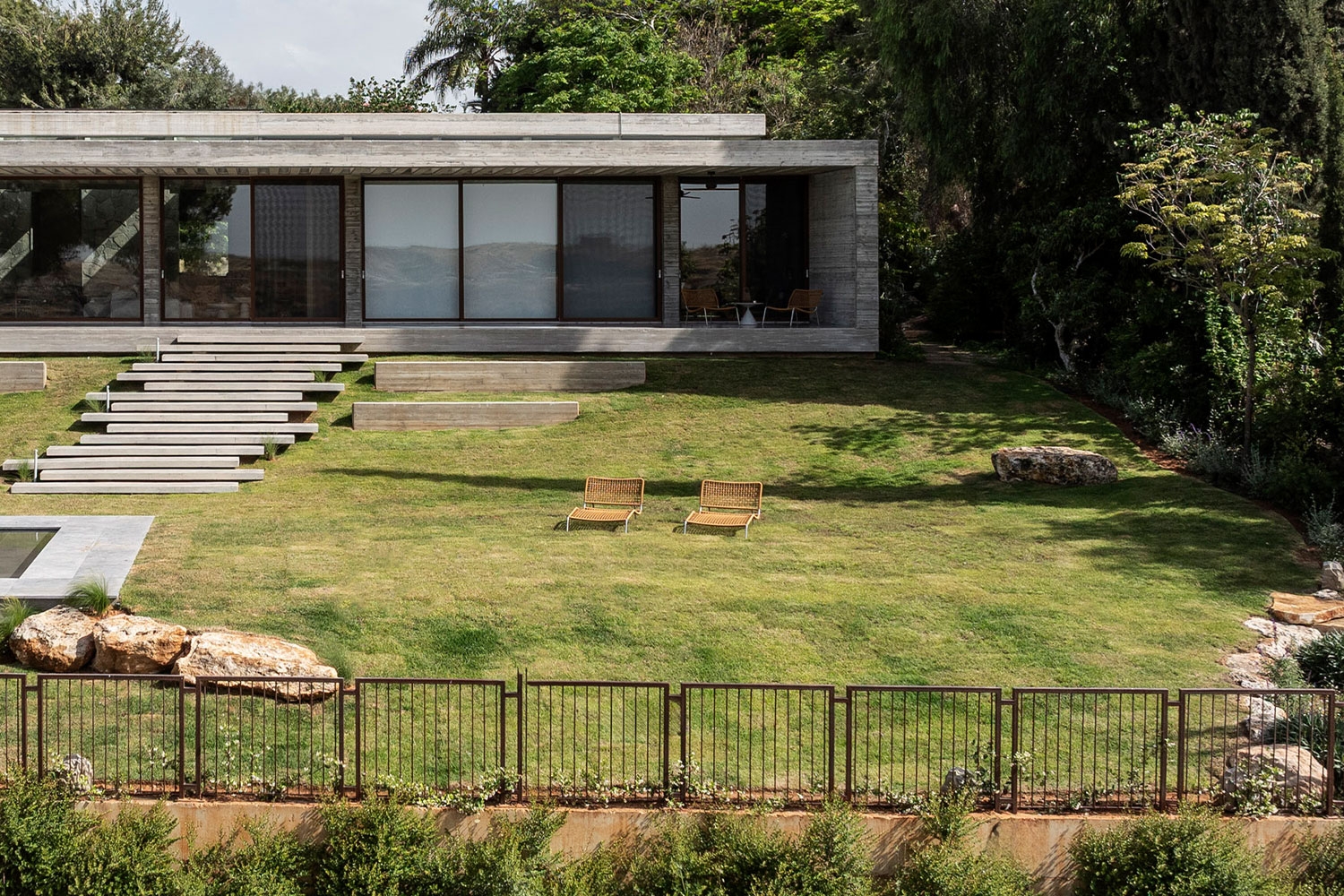 THE COUNTRYSIDE HOUSE