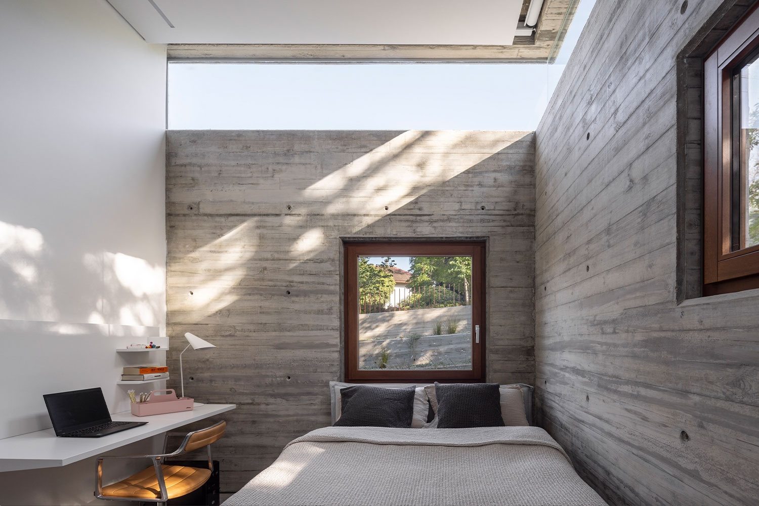 THE COUNTRYSIDE HOUSE