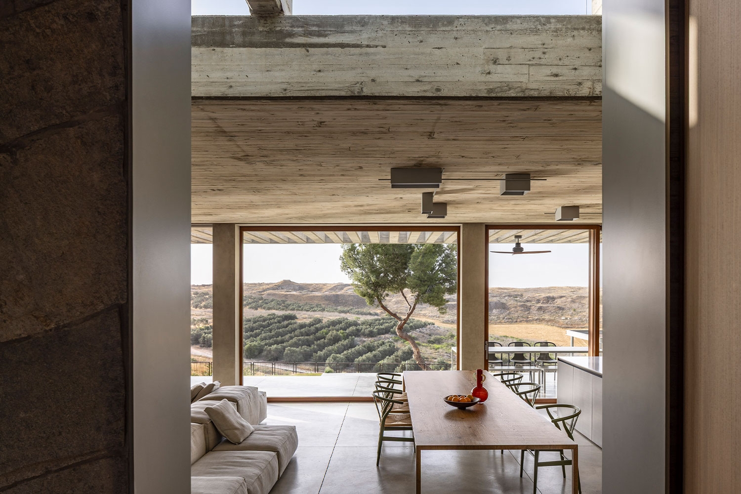 THE COUNTRYSIDE HOUSE