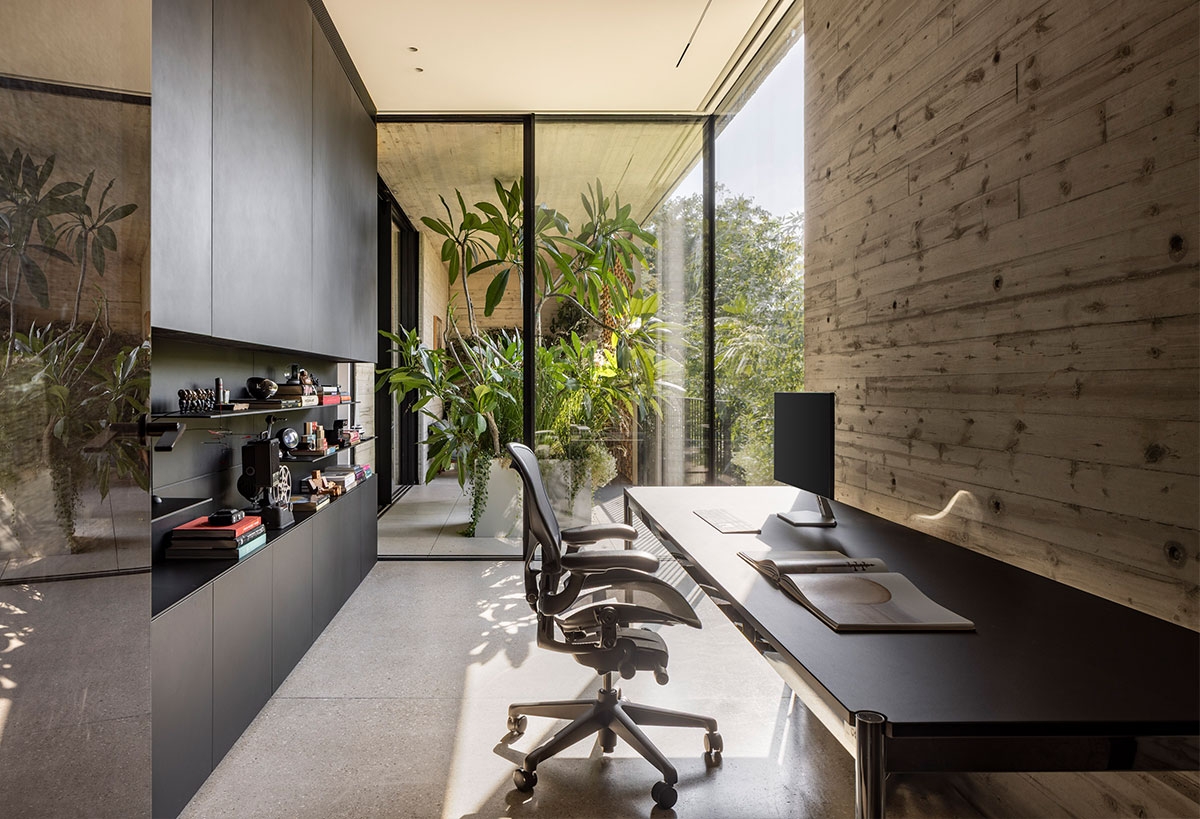 Terracotta patio house