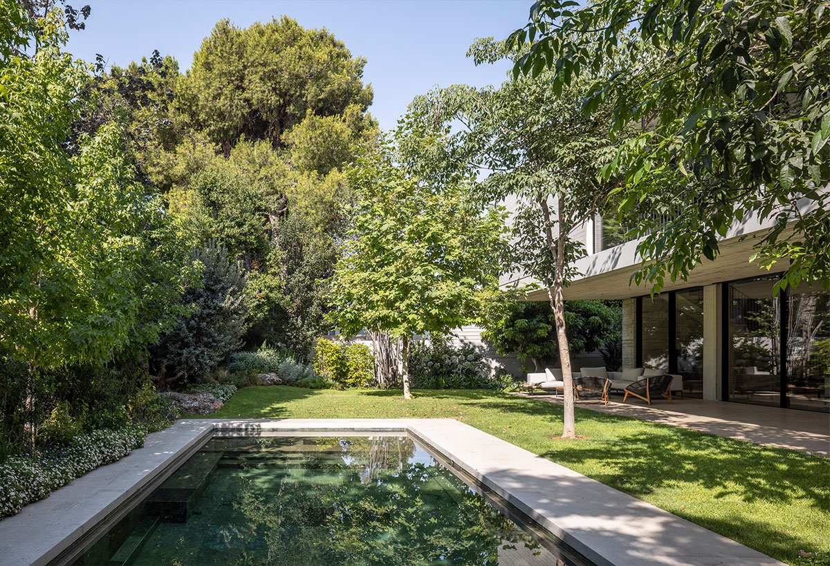 Terracotta patio house