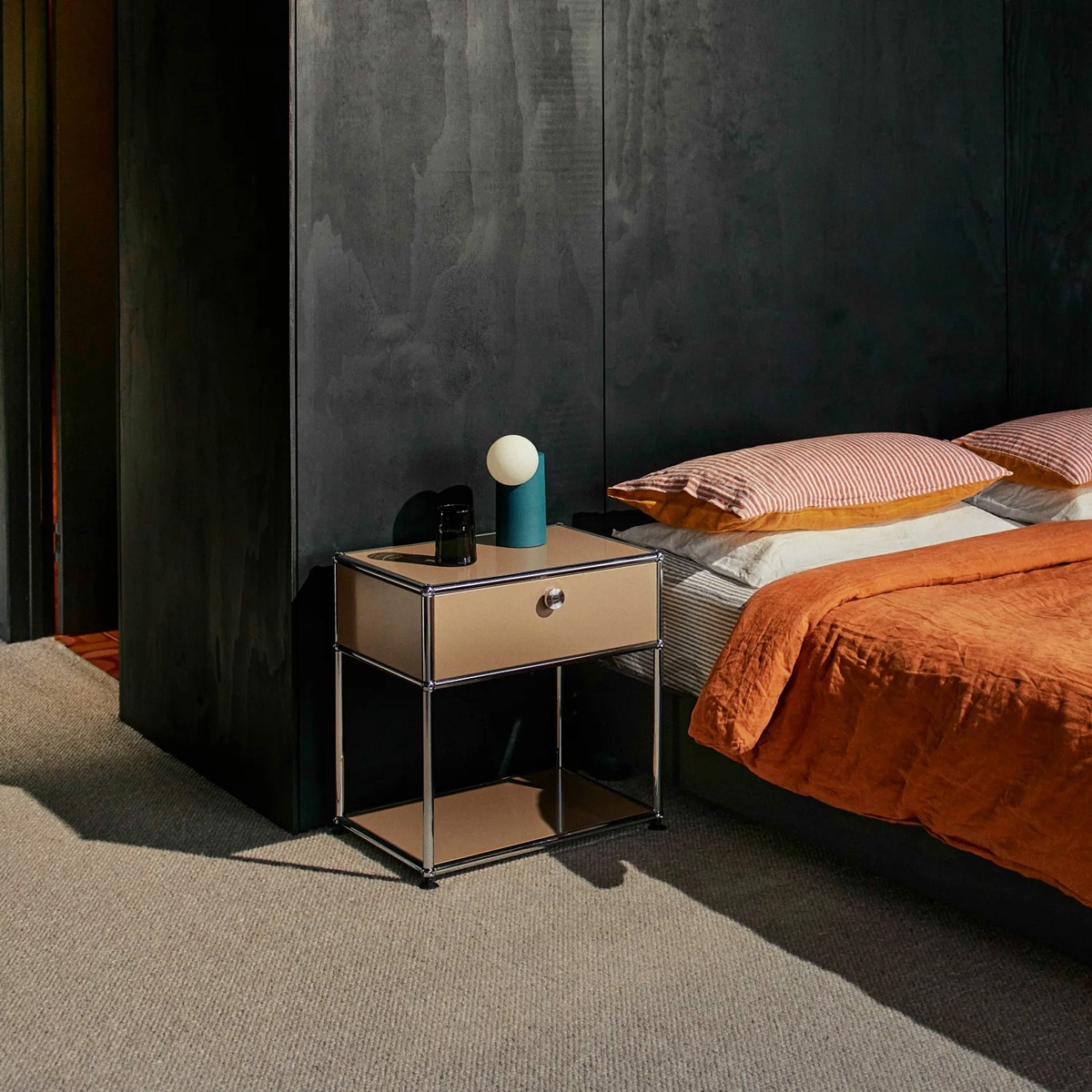 Haller nightstand (P2)