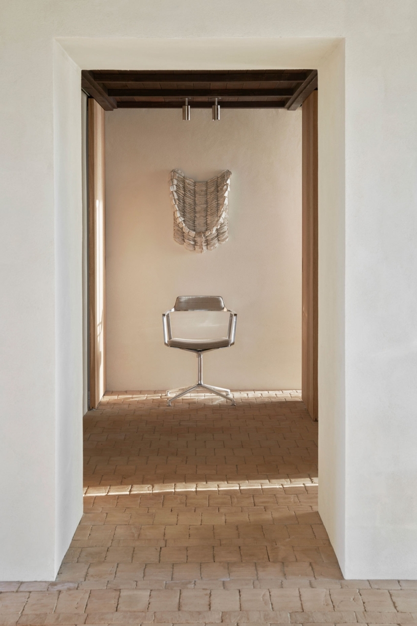   Vipp452 Swivel Chair