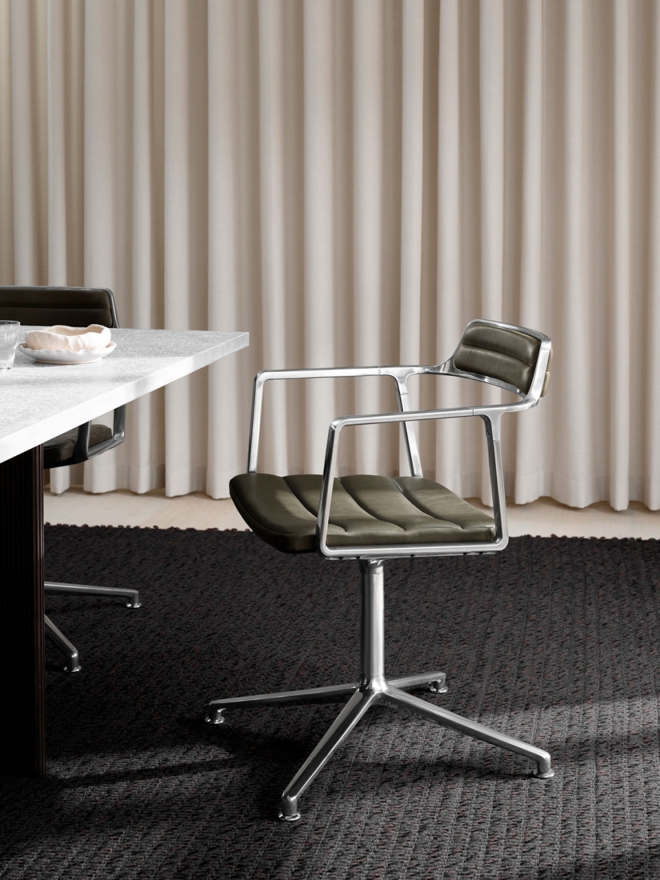   Vipp452 Swivel Chair